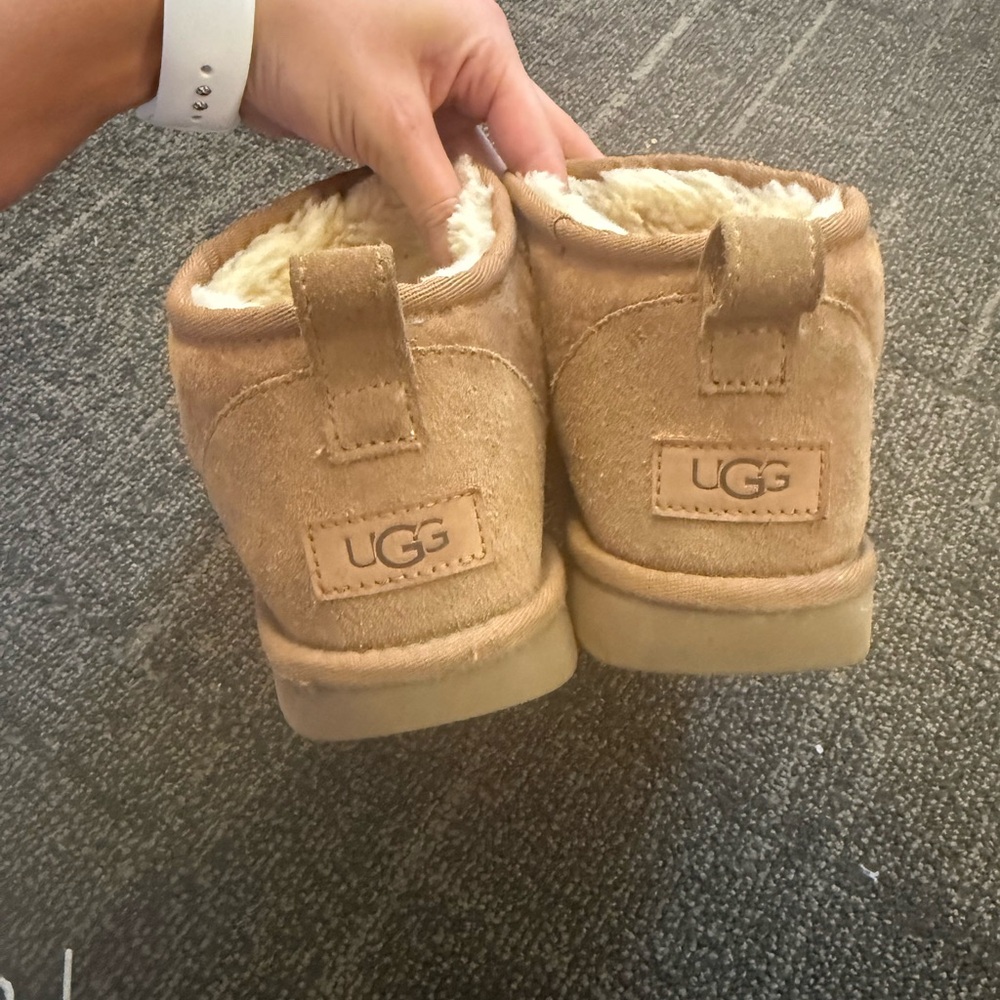 UGG mini chestnut - image 3